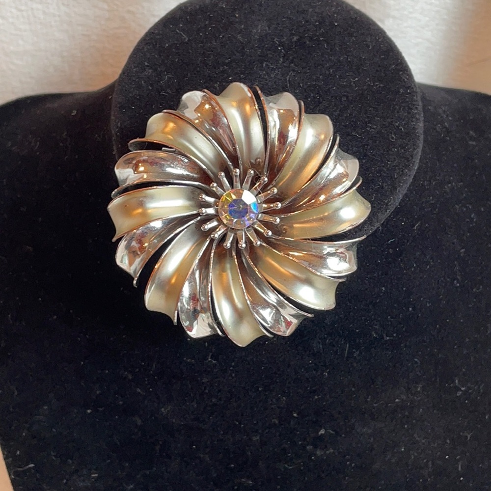 Silver tone starburst brooch 2”